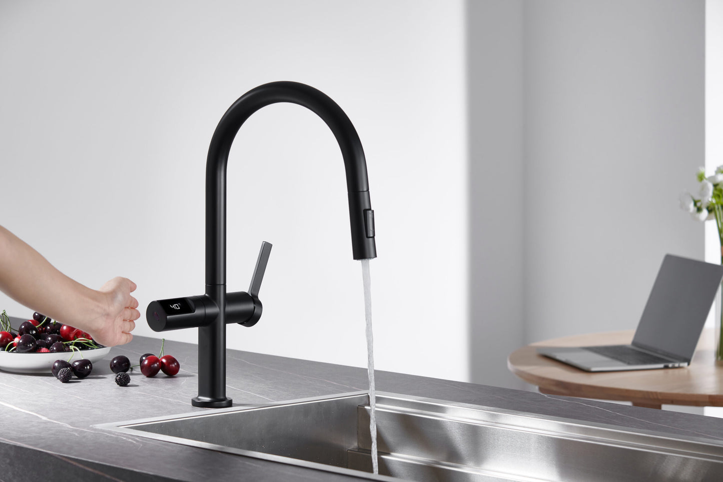 MATT BLACK PULL-OUT SINGLE-LEVER KITCHEN FAUCET