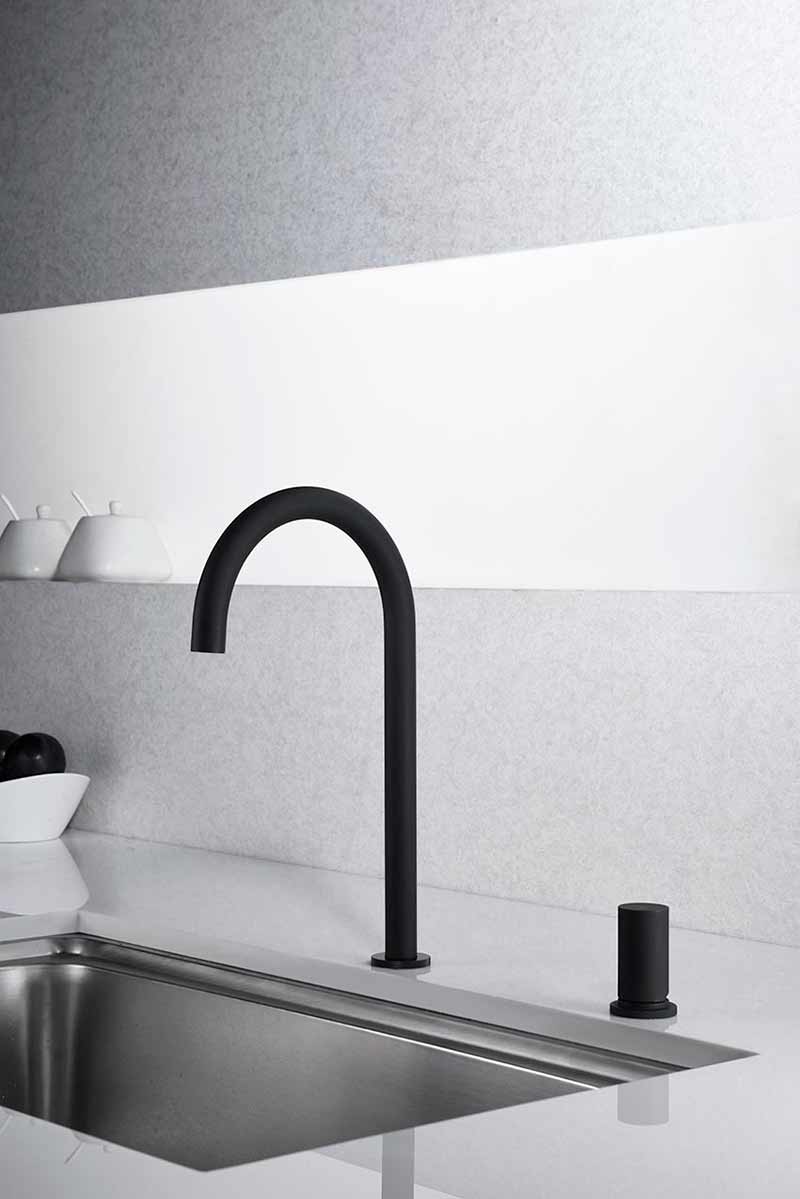 MATT BLACK SINGLE-LEVER KITCHEN FAUCET